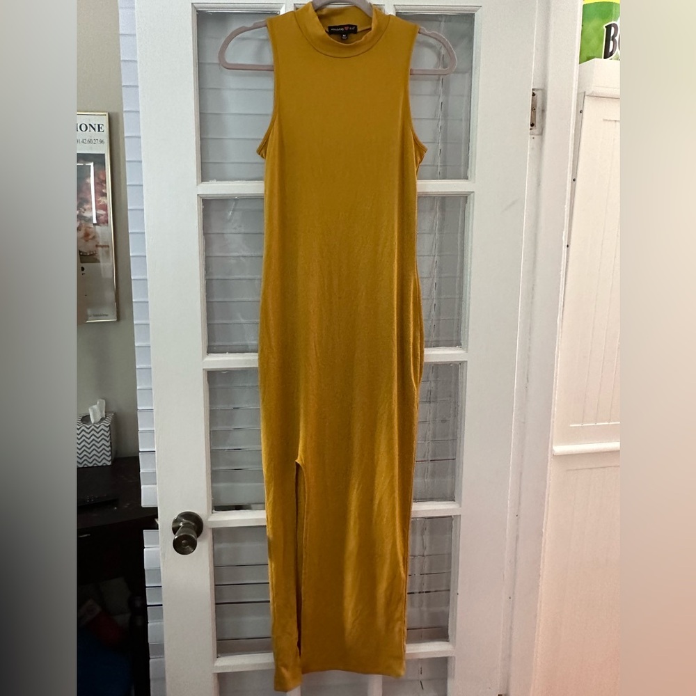 Absolutely Love It Maxi Mustard Dress Slim Sleeveless Slit Women’s Size Medium